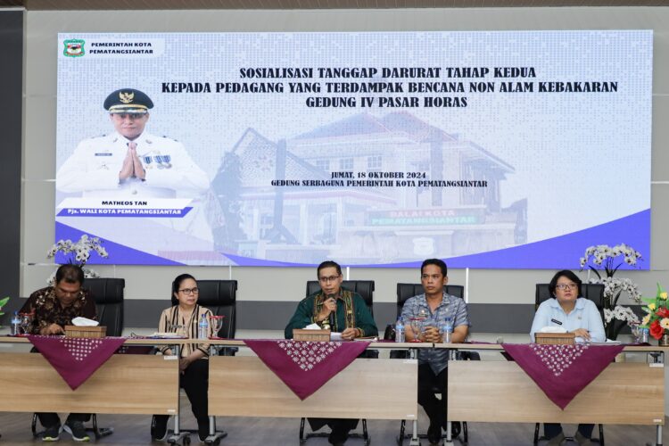 Pjs Wali Kota Menghadiri Silaturahmi dan Sosialisasi Tanggap Darurat Tahap II Kepada Pedagang Korban Kebakaran Pasar Horas