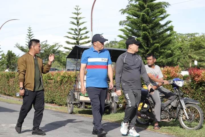 Pjs Bupati Pakpak Bharat Dr Naslindo Sirait Pimpin Gotong-royong dan Kebersihan di Kota Salak