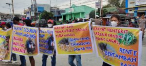 Aksi Ke Kejari Toba Samosir,  Aliansi Masyarakat Toba Suarakan Tangkap dan Penjarakan Bupati Poltak Sitorus