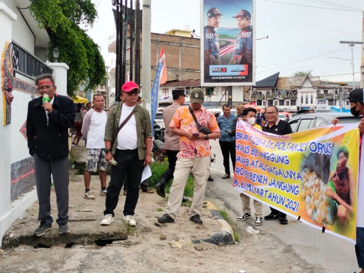 Aksi Ke Kejari Toba Samosir,  Aliansi Masyarakat Toba Suarakan Tangkap dan Penjarakan Bupati Poltak Sitorus