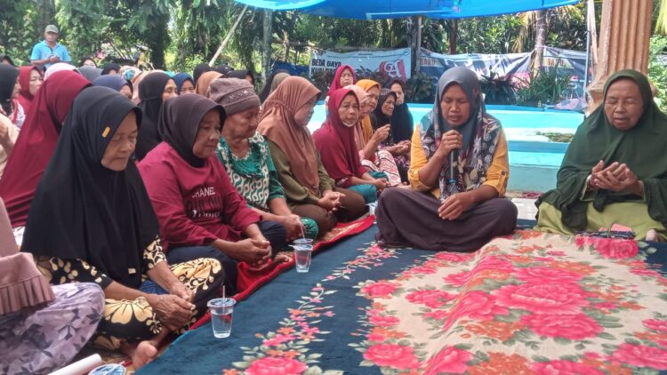 Perwiritan Dan Lansia di Gunung Malela Dukubg dan Doakan Calon Bupati Pasangan RHS-AZI 