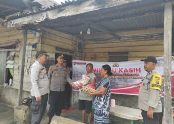 Minggu Kasih, Polsek Tanah Jawa Bantu Warga Kurang Mampu