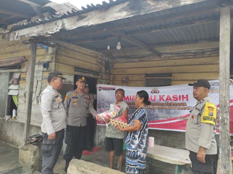 Minggu Kasih, Polsek Tanah Jawa Bantu Warga Kurang Mampu