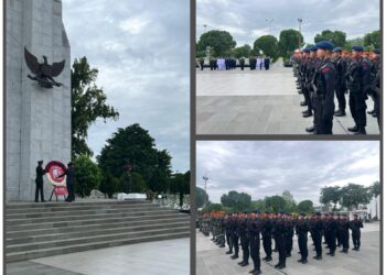 Personil Sat Brimob Polda Sumut Ikuti Upacara Peringatan Hari Pahlawan di Taman Makam Pahlawan SM Raja
