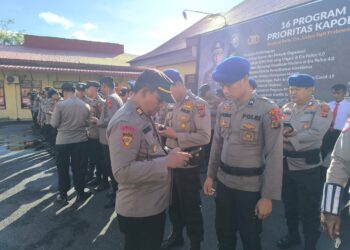 Apel Pagi Kapolres Sibolga Langsung Cek HP Anggotanya, Pastikan Tidak Ada Aplikasi Judi Online