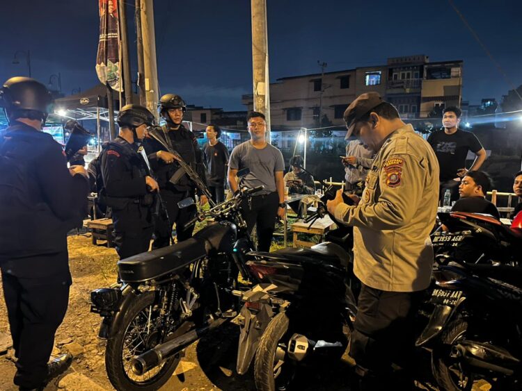 Brimob Polda Sumut dan Polsek Delitua Gelar Patroli Malam untuk Cegah Gangguan Kamtibmas
