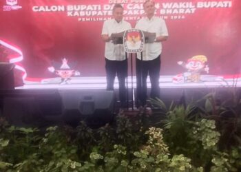 Franc Bernhad Tumanggor-Mutshyto Solin Jalani Debat Publik Calon Tunggal Pilkada Pakpak Bharat