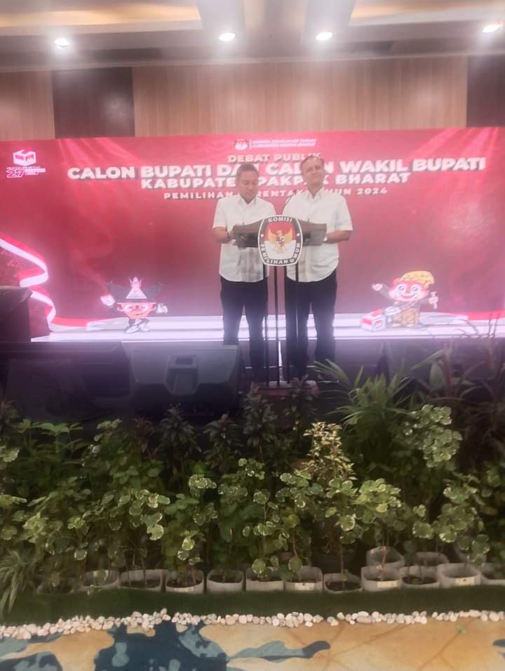 Franc Bernhad Tumanggor-Mutshyto Solin Jalani Debat Publik Calon Tunggal Pilkada Pakpak Bharat Franc Bernhad Tumanggor-Mutshyto Solin Jalani Debat Publik Calon Tunggal Pilkada Pakpak Bharat