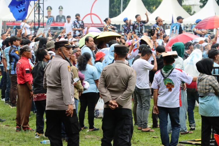 Ratusan Personel Polres Pematangsiantar Amankan Kampanye Terbuka Di Lapangan Adam Malik Ratusan Personel Polres Pematangsiantar Amankan Kampanye Terbuka Di Lapangan Adam Malik