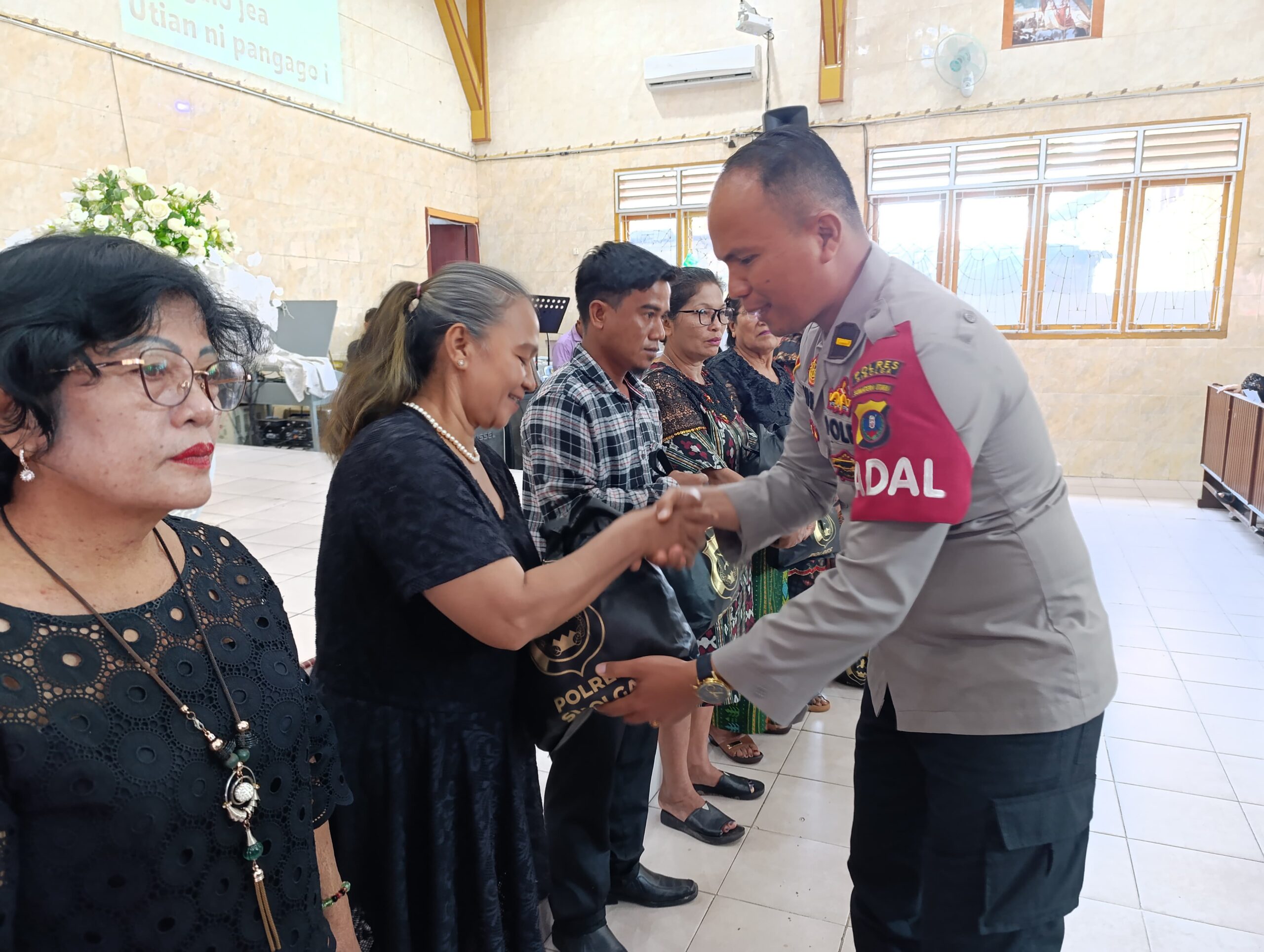 Mendekati Pilkada, Polres Sibolga Laksanakan Minggu Kasih Dan Berikan Bansos Mendekati Pilkada, Polres Sibolga Laksanakan Minggu Kasih Dan Berikan Bansos