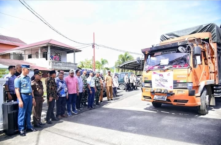 Pj Bupati dan Forkompinda Lepas Pendistribusian Logistik Pilkada Tapteng Tahun 2024 Pj Bupati dan Forkompinda Lepas Pendistribusian Logistik Pilkada Tapteng Tahun 2024