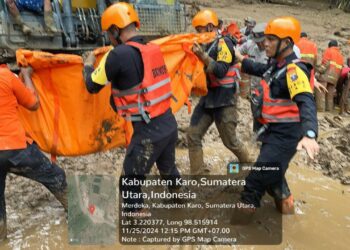 Brimob Sumut Lakukan Evakuasi Longsor Desa Semangat Gunung, 6 Korban Tewas Ditemukan