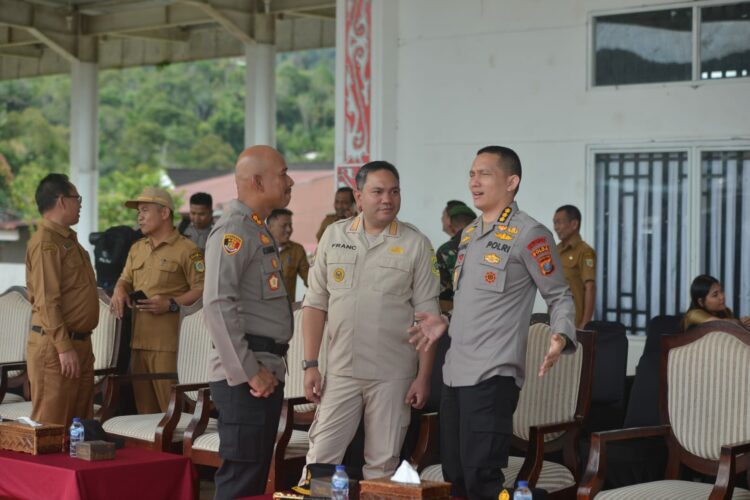 Franc Bernhard Tumanggor Hadiri  Apel Pergeseran Pasukan dan Pemeriksaan Kesehatan Personil PAM TPS Polres Pakpak Bharat