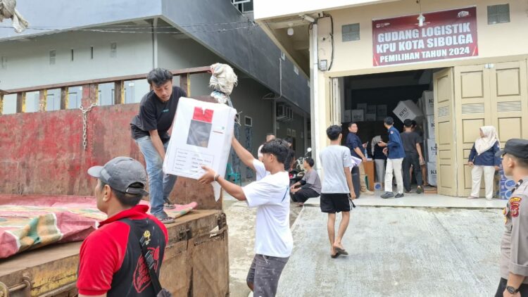 Pastikan Logistik Pilkada Sampai Di Kelurahan, Polres Sibolga Kawal Ketat