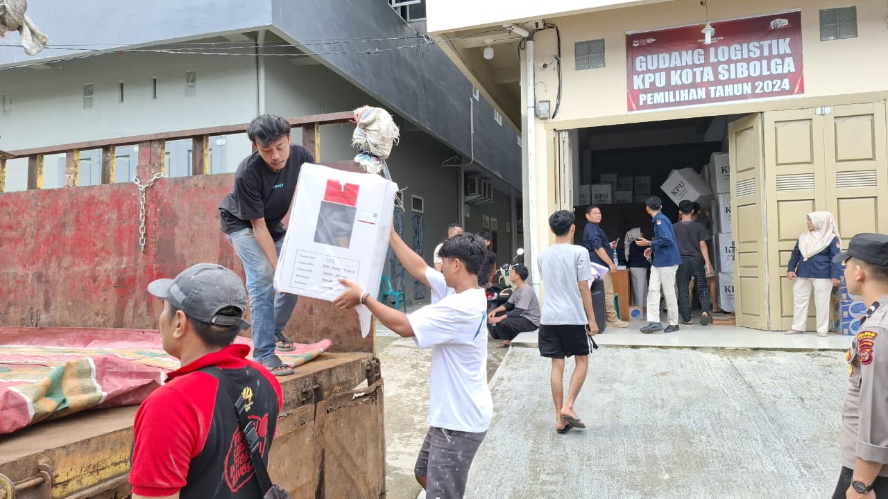 Pastikan Logistik Pilkada Sampai Di Kelurahan, Polres Sibolga Kawal Ketat Pastikan Logistik Pilkada Sampai Di Kelurahan, Polres Sibolga Kawal Ketat