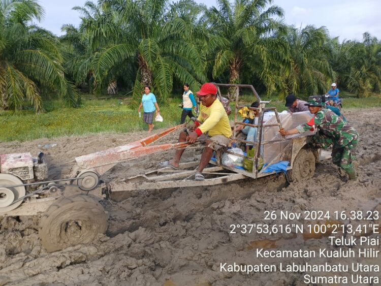 Tempuh 115 KM Dan Akses Sulit Dijangkau, Kodim 0209/LB Bantu Pendistribusian Logistik di Desa Teluk Piai Kabupaten Labuhan Batu Utara