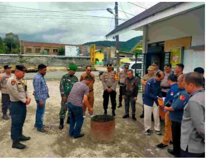 Pemusnahan 104 Surat Suara Tahapan Pilkada Pakpak Bharat Berjalan Dengan Aman Tertib Dan Lancar Pemusnahan 104 Surat Suara Tahapan Pilkada Pakpak Bharat Berjalan Dengan Aman Tertib Dan Lancar