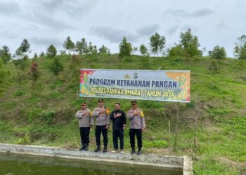 Kapolres Pakpak Bharat Tebar Bibit Ikan Nila, Melanjutkan Program Kerja 100 Hari Presiden RI 