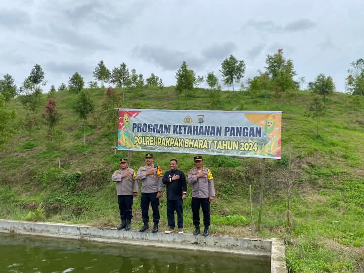 Kapolres Pakpak Bharat Tebar Bibit Ikan Nila, Melanjutkan Program Kerja 100 Hari Presiden RI 