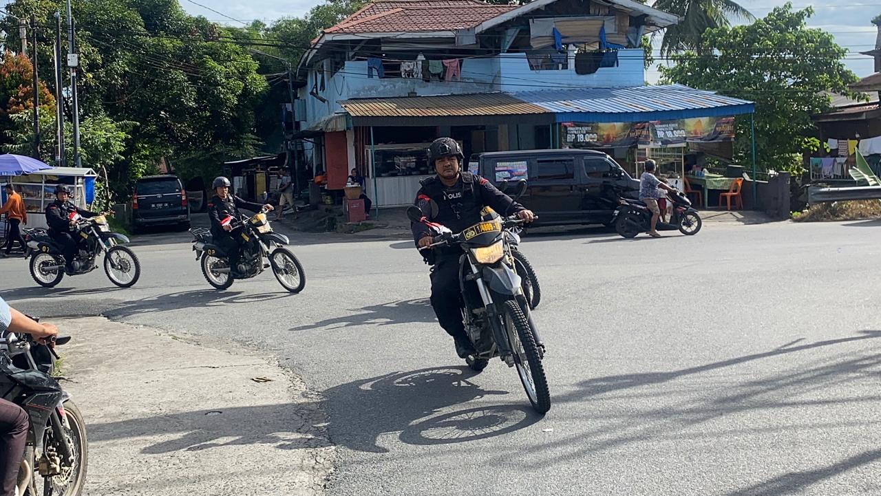 Personel Batalyon B Pelopor Brimob Polda Sumut Laksanakan Patroli Sitkamtibmas Pasca Pemungutan Suara Pilkada Serentak 2024 Personel Batalyon B Pelopor Brimob Polda Sumut Laksanakan Patroli Sitkamtibmas Pasca Pemungutan Suara Pilkada Serentak 2024
