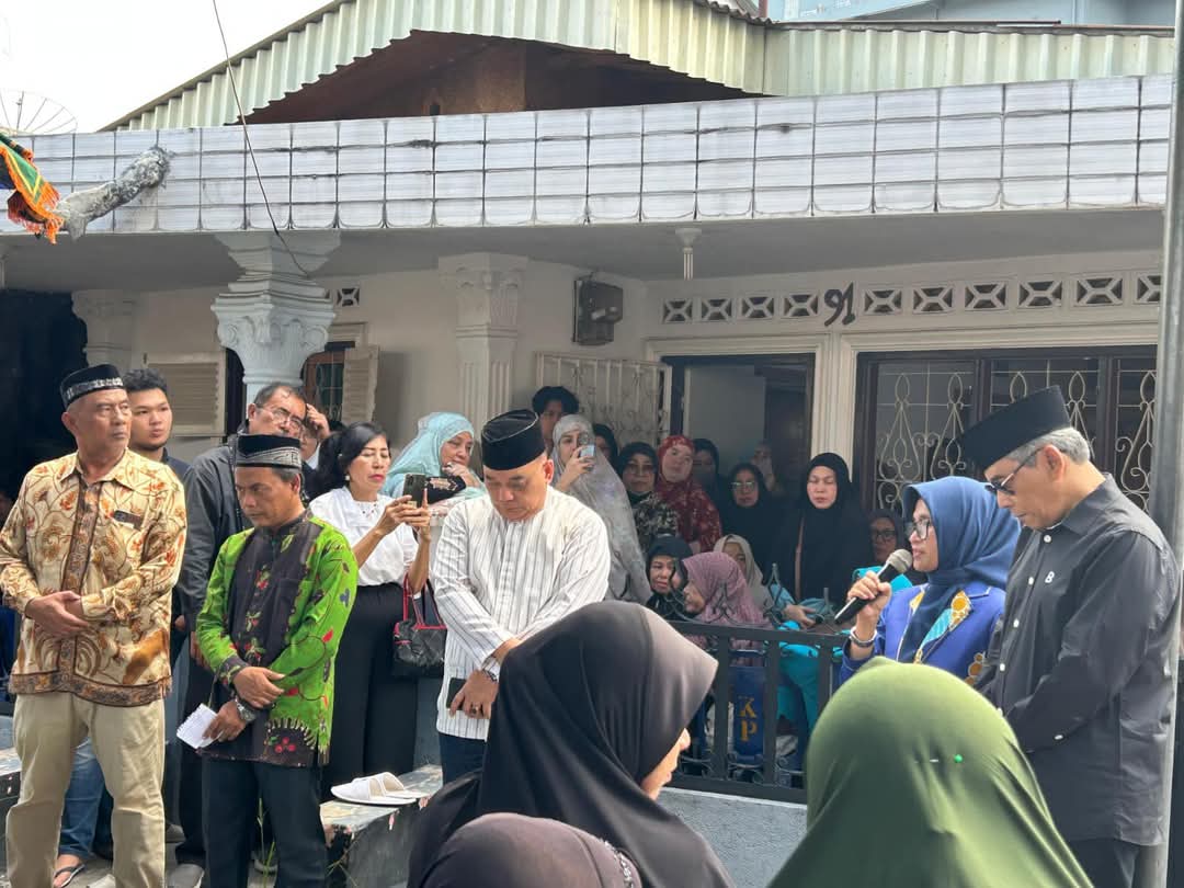 Wali Kota dr Susanti dan Ketua Dekranasda Siantar Sampaikan Belasungkawa ke Keluarga Almh Reny Peranginangin Mertua Tokoh Masyarakat Sarbudin Panjaitan Wali Kota dr Susanti dan Ketua Dekranasda Siantar Sampaikan Belasungkawa ke Keluarga Almh Reny Peranginangin Mertua Tokoh Masyarakat Sarbudin Panjaitan