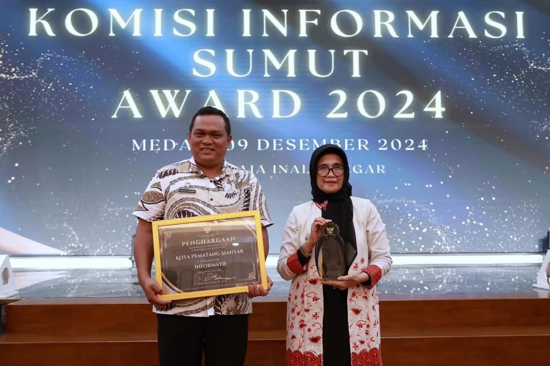 Cetak Sejarah, Wali Kota Siantar dr Susanti Terima Penghargaan Komisi Informasi Sumut Award 2024 Kategori Informatif Cetak Sejarah, Wali Kota Siantar dr Susanti Terima Penghargaan Komisi Informasi Sumut Award 2024 Kategori Informatif