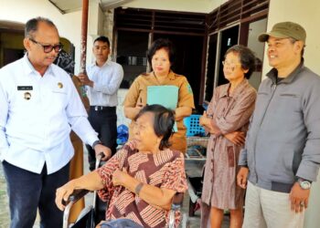 Pemkab Simalungun Bantu Kursi Roda Kepada Warga Yang Sakit  