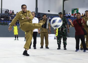Pjs Wali Drs Matheos Tan MM Membuka Kejuaraan Futsal Tingkat SMA Sederajat se-Kota Pematangsiantar Tahun 2024 