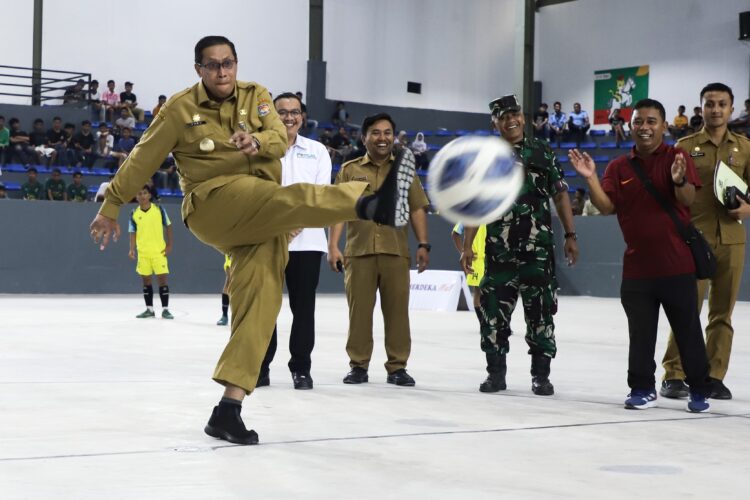 Pjs Wali Drs Matheos Tan MM Membuka Kejuaraan Futsal Tingkat SMA Sederajat se-Kota Pematangsiantar Tahun 2024 