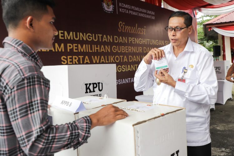 Pjs Wali Kota Ikuti Simulasi Pemungutan Suara Pemilihan Gubernur dan Wakil Gubernur serta Wali Kota dan Wakil Wali Kota Pematangsiantar Tahun 2024