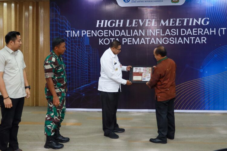 Pjs Wali Kota Pematangsiantar Drs Matheos Tan MM Membuka  HLM Tim Pengendalian Inflasi Daerah