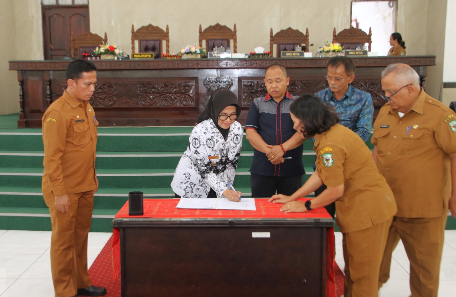 Wali Kota dr Susanti Dewayani SpA Menghadiri Paripurna III Masa Sidang I DPRD Kota Pematangsiantar TA 2024 Wali Kota dr Susanti Dewayani SpA Menghadiri Paripurna III Masa Sidang I DPRD Kota Pematangsiantar TA 2024