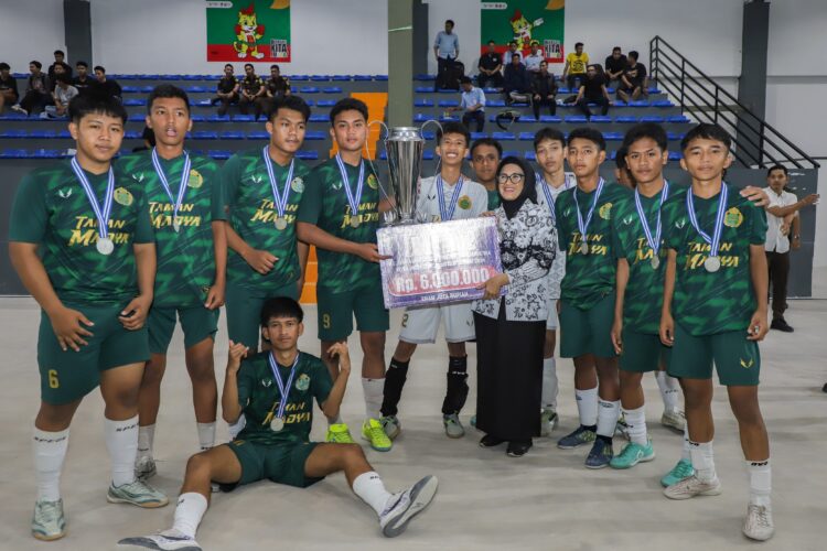 Wali Kota dr Susanti Dewayani SpA menutup Kejuaraan Futsal Tingkat SMA/Sederajat se-Kota Pematangsiantar Tahun 2024