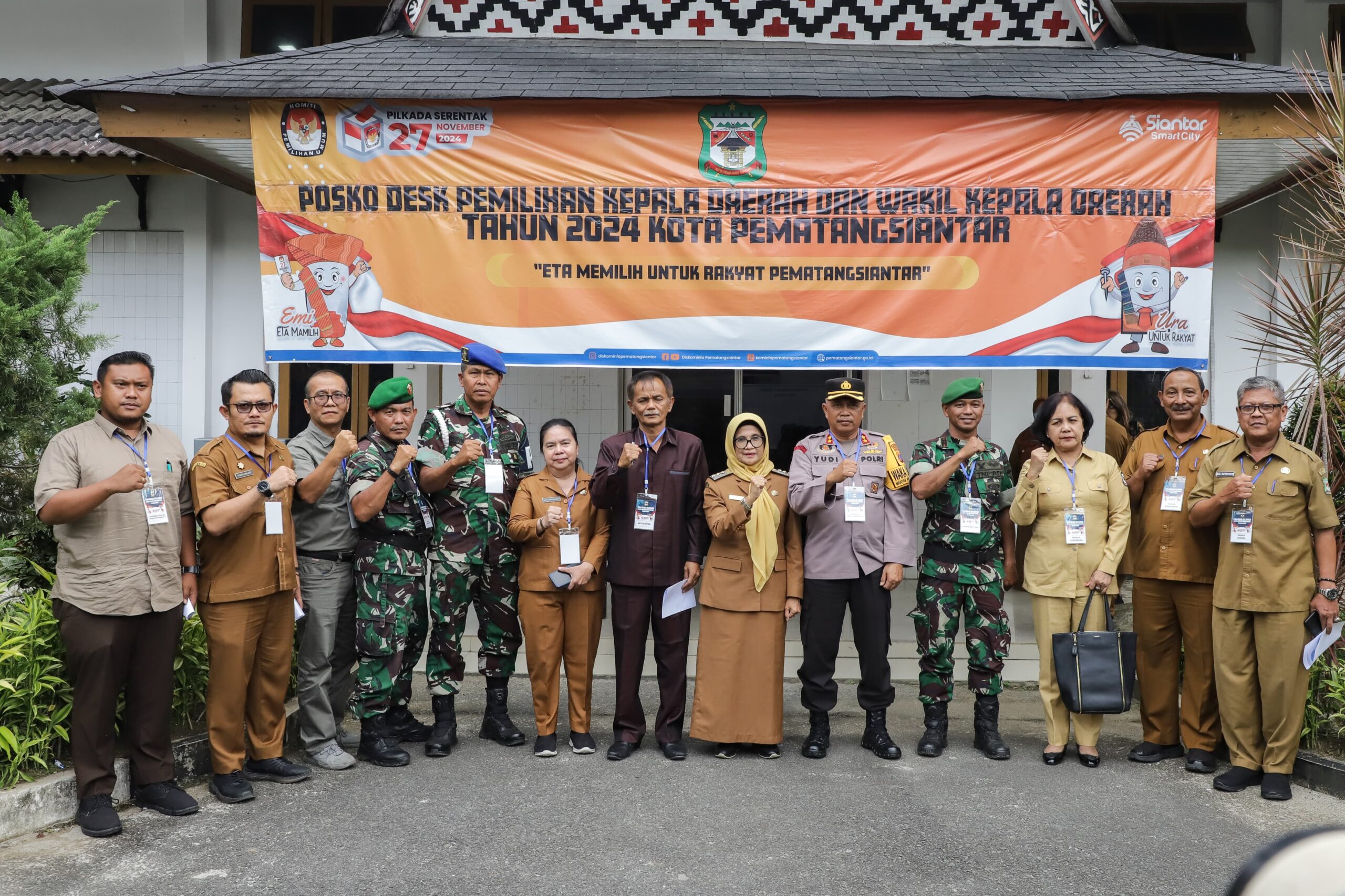Wali Kota Pematangsiantar Monitoring 4 TPS Bersama Tim Desk Pilkada Kota Pematangsiantar Wali Kota Pematangsiantar Monitoring 4 TPS Bersama Tim Desk Pilkada Kota Pematangsiantar