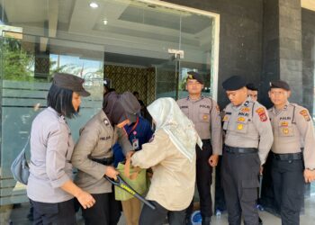Polres Tapteng Amankan Rapat Pleno Hasil Rekapitulasi Suara Pilkada Tingkat KPU Kabupaten