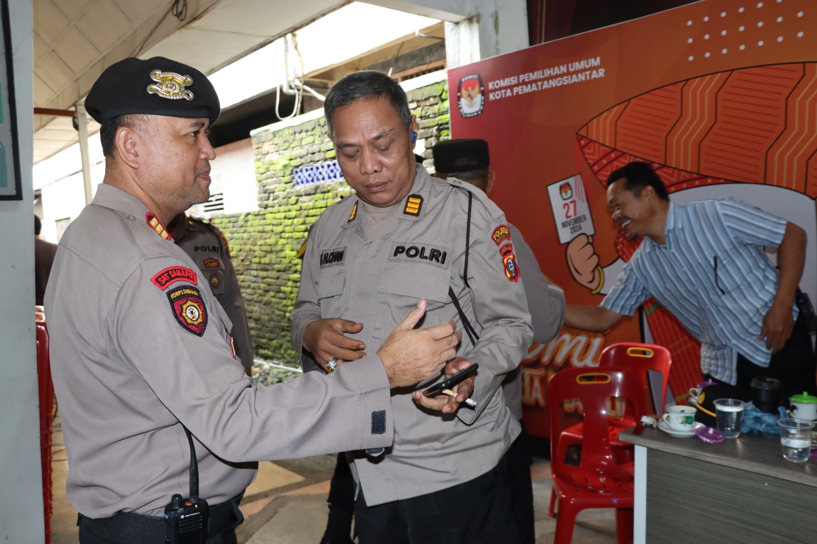 Wakapolres Pematangsiantar Monitoring Lokasi Rapat Pleno Pleno Penghitungan Suara Pilkada Serentak 2024 Wakapolres Pematangsiantar Monitoring Lokasi Rapat Pleno Pleno Penghitungan Suara Pilkada Serentak 2024