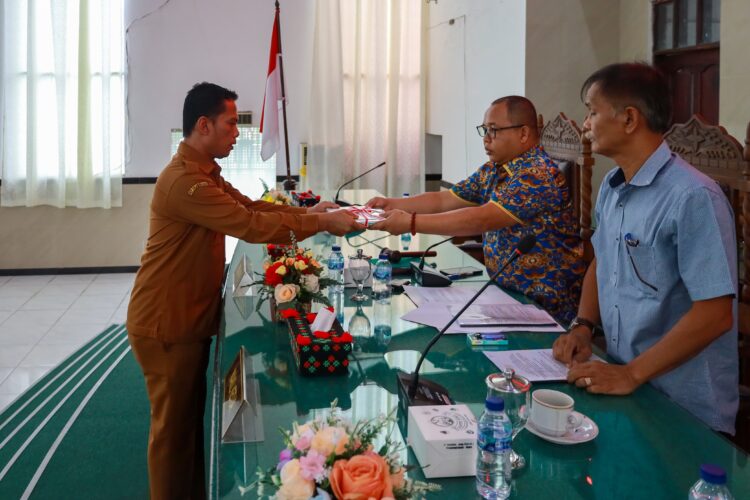 Wali Kota Diwakili Sekda menyampaikan Nota Pengantar Wali Kota terhadap Ranperda Kota Pematangsiantar tentang RPJPD Tahun 2025-2045