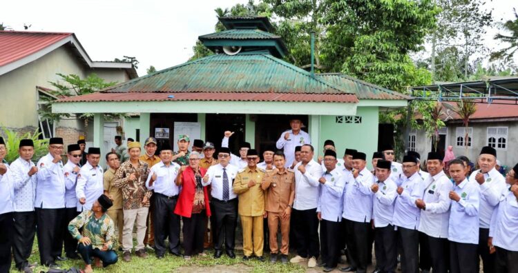 Wakil Bupati Simalungun Letakkan Batu Pertama Pembangunan Masjid Al Barakah Iklas Beramal