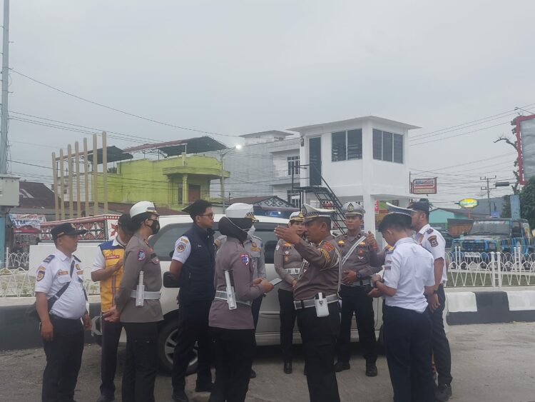 Jelang Nataru, Satlantas Polres Pematangsiantar Dampingi Kasubdit Kamsel Dit Lantas Poldasu Survei Jalan Rusak dan Macet