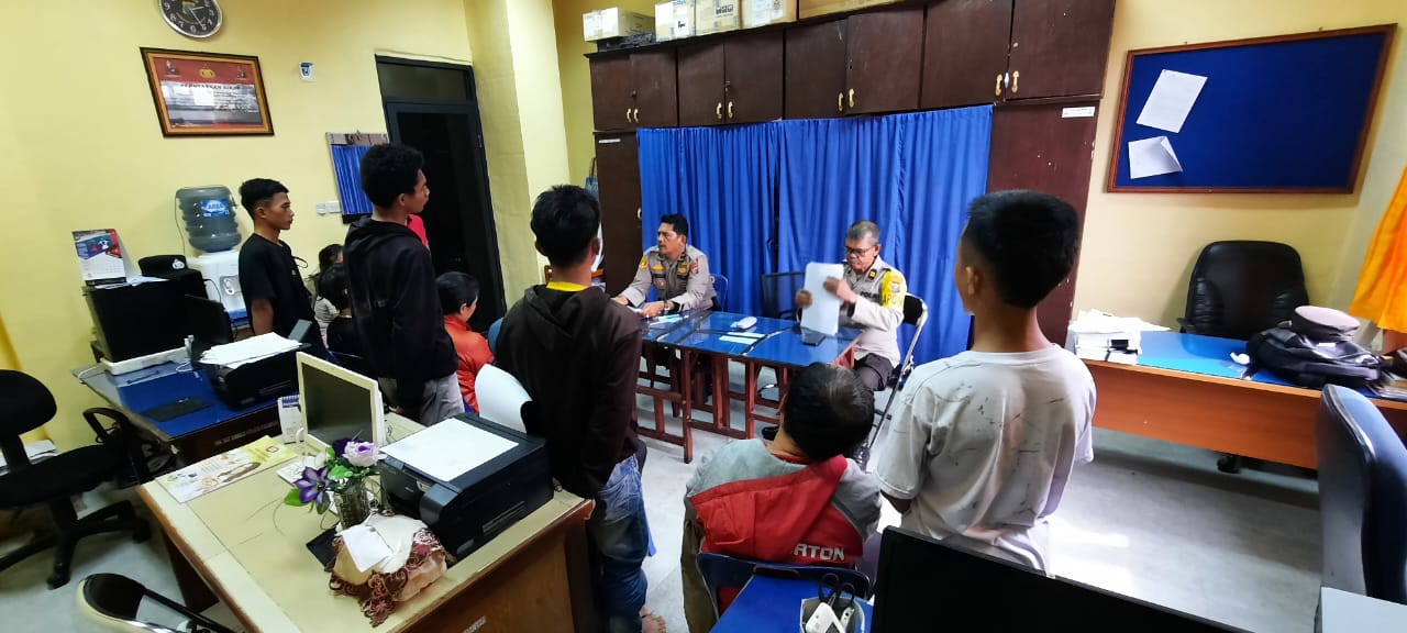 Digagalkan Saat Hendak Tawuran, Sat Binmas Polres Pematangsiantar Lakukan Pembinaan Lima Remaja Digagalkan Saat Hendak Tawuran, Sat Binmas Polres Pematangsiantar Lakukan Pembinaan Lima Remaja