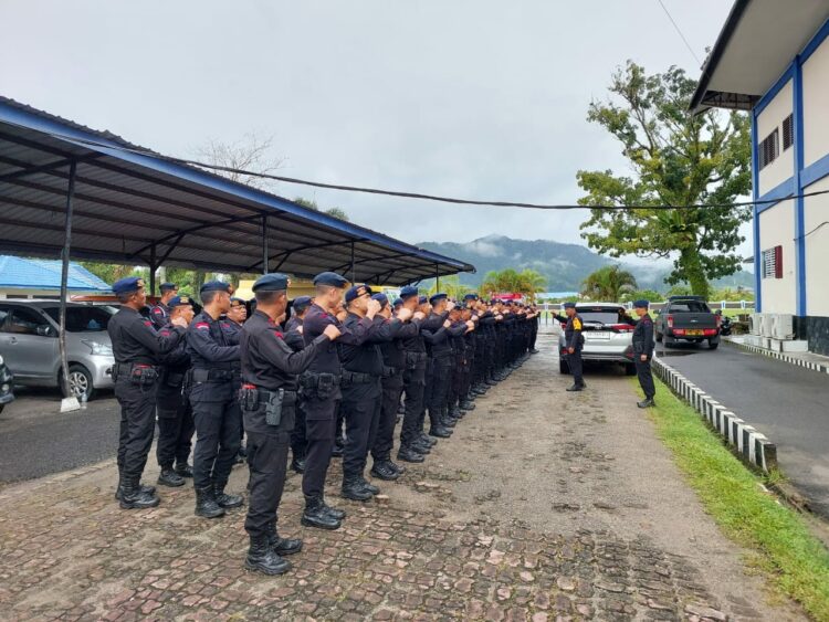 Brimob Polda Sumut Turut Mengamankan Sidang Pleno Terbuka Rekapitulasi Pilkada di Tapteng