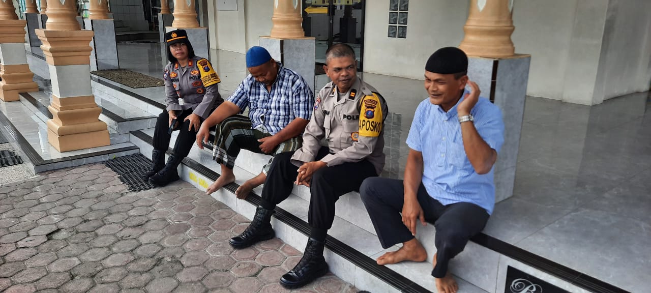 Kasat Binmas Polres Pematangsiantar Silaturahmi Dengan Tokoh Agama di Masjid Istiqomah Kasat Binmas Polres Pematangsiantar Silaturahmi Dengan Tokoh Agama di Masjid Istiqomah