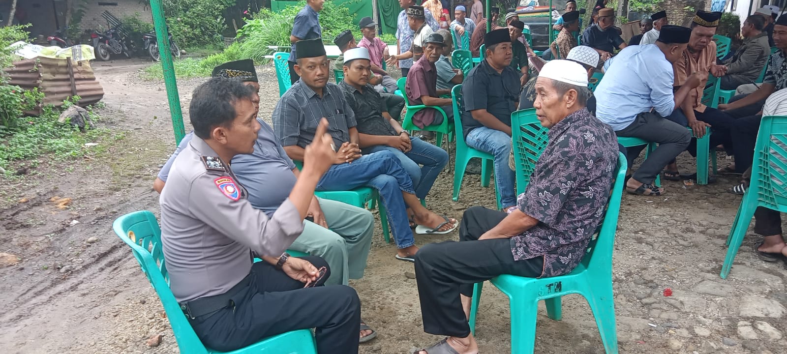 Bhabinkamtibmas Polsek Bosar Maligas Sampaikan Pesan Kamtibmas Saat Melayat Bhabinkamtibmas Polsek Bosar Maligas Sampaikan Pesan Kamtibmas Saat Melayat