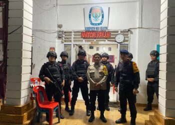 Personel Batalyon C Sat Brimob Polda Sumut Lakukan Patroli PAM Pilkada di Nias Selatan