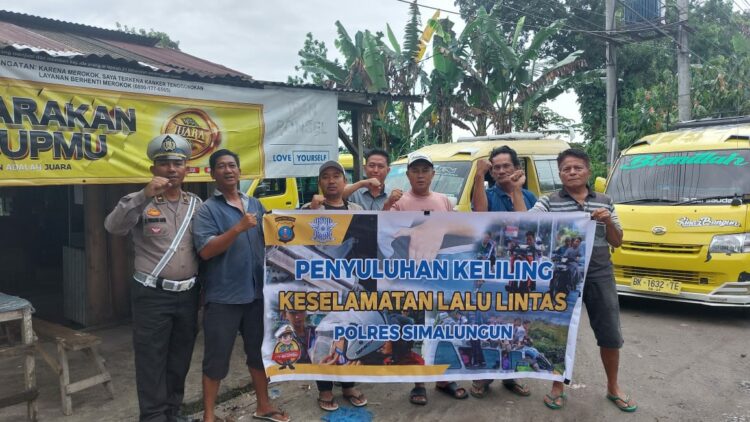 Penyuluhan Keliling, Satlantas Polres Simalungun Imbau Sopir Angkot Patuhi Aturan Lalu Lintas