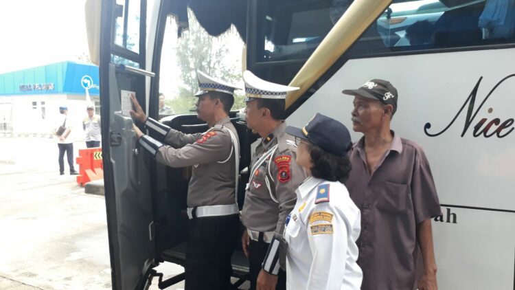 Sat Lantas Polres Pematangsiantar Laksanakan Rampcheck Bus AKAP dan AKDP Kesiapan Nataru