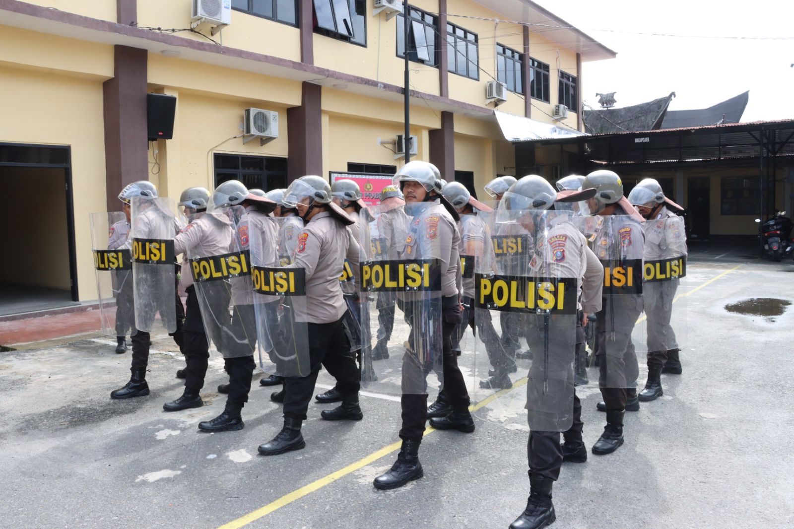 Antisipasi Gangguan Kamtibmas, Polres Pematangsianțar Laksanakan Latihan Dalmas Antisipasi Gangguan Kamtibmas, Polres Pematangsianțar Laksanakan Latihan Dalmas