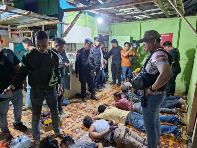 Personel Sat Brimob Polda Sumut dan Polres Pelabuhan Belawan Berhasil Atasi Tawuran Antar Warga, 15 Orang Diamankan 