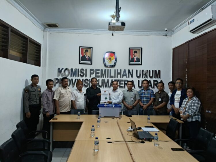 Polres Simalungun Lakukan Pengamanan Penyerahan Hasil Rekapitulasi Suara Pilgub Sumut 2024 ke KPU Provinsi Dari KPU Simalungun