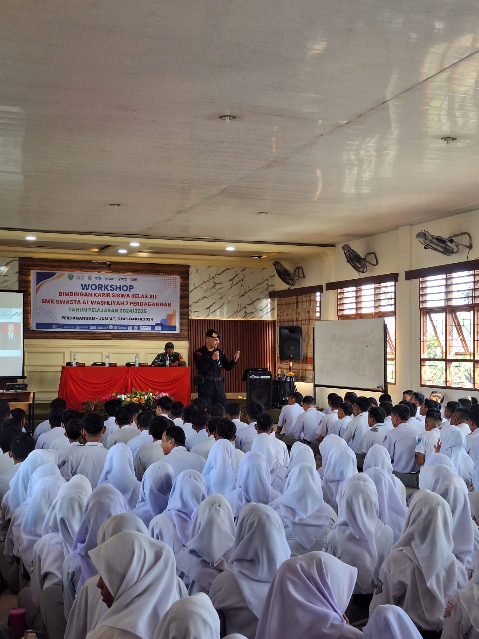 Personel Brimob Polda Sumut Berikan Motivasi dan Psikoedukasi Karir kepada Siswa SMK Swasta Al Washliyah 2 Perdagangan Simalungun Personel Brimob Polda Sumut Berikan Motivasi dan Psikoedukasi Karir kepada Siswa SMK Swasta Al Washliyah 2 Perdagangan Simalungun